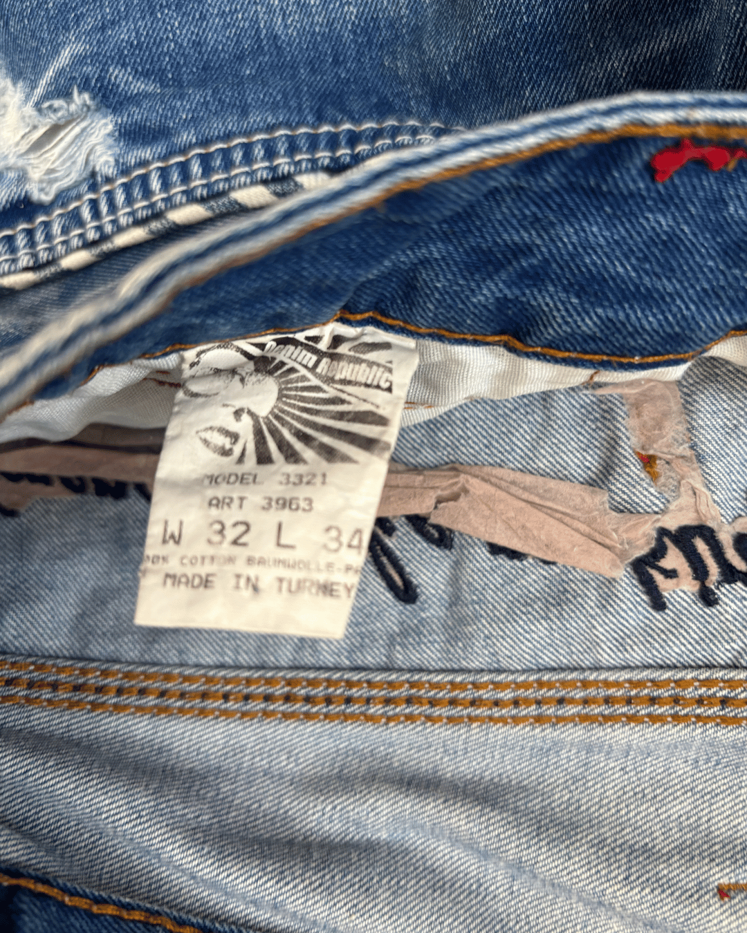 Republic 1980 Distressed Denim Shorts – Y2K Graphic Back Pocket Style - L