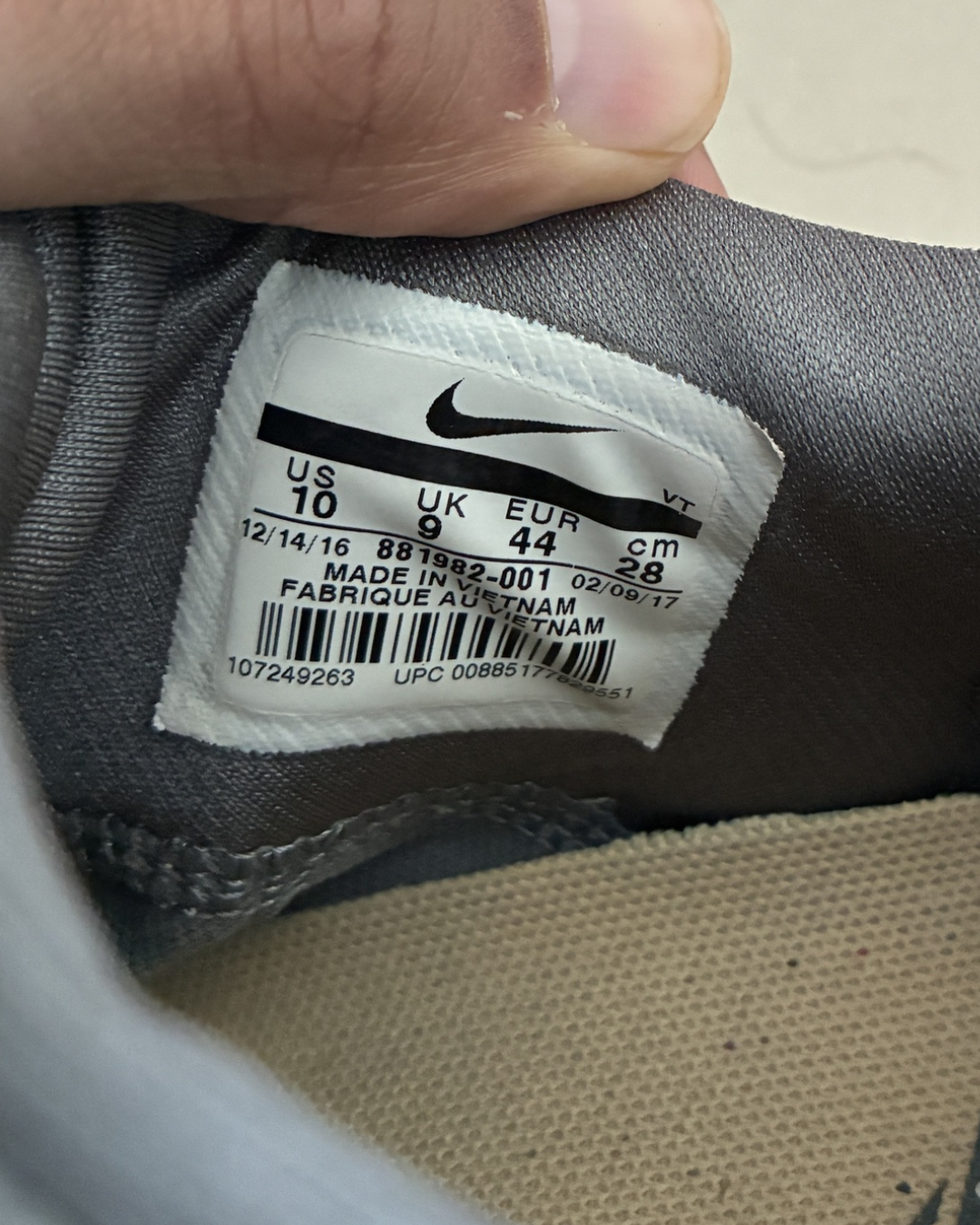 Nike Air Max Sequent 2 Running Sneakers | Grey & White | EU 44