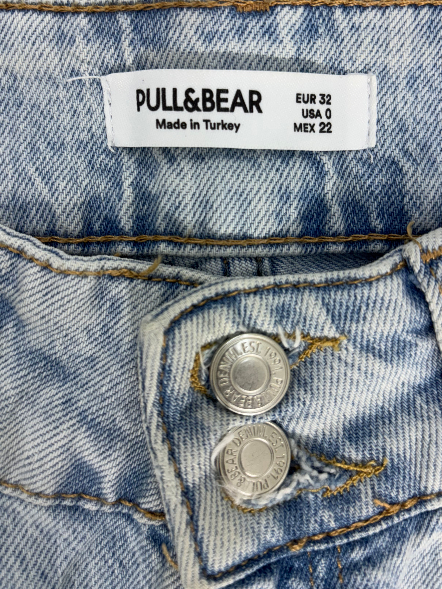 Pull&Bear Light Wash Flared Jeans - S | Waist: 26"