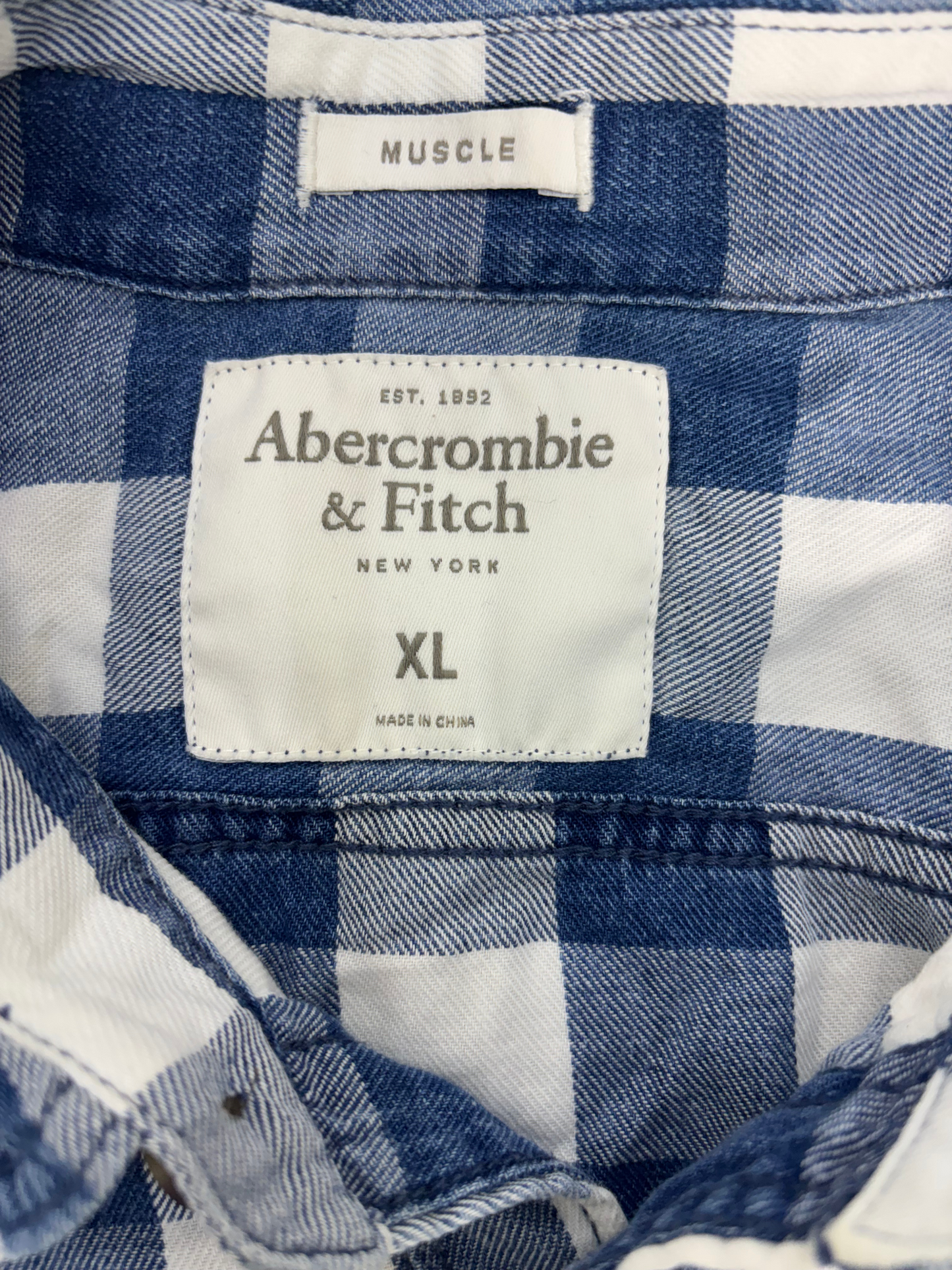 Abercrombie & Fitch Muscle Fit Flannel Plaid Button Up Shirt - L