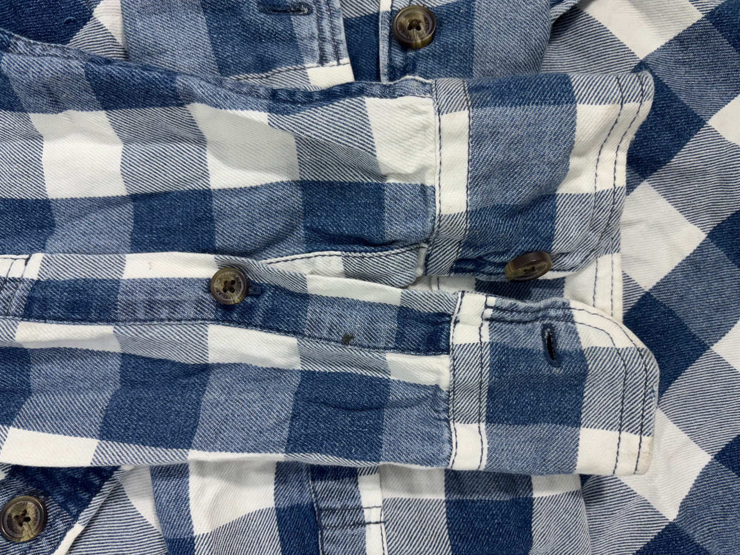 Abercrombie & Fitch Muscle Fit Flannel Plaid Button Up Shirt - L