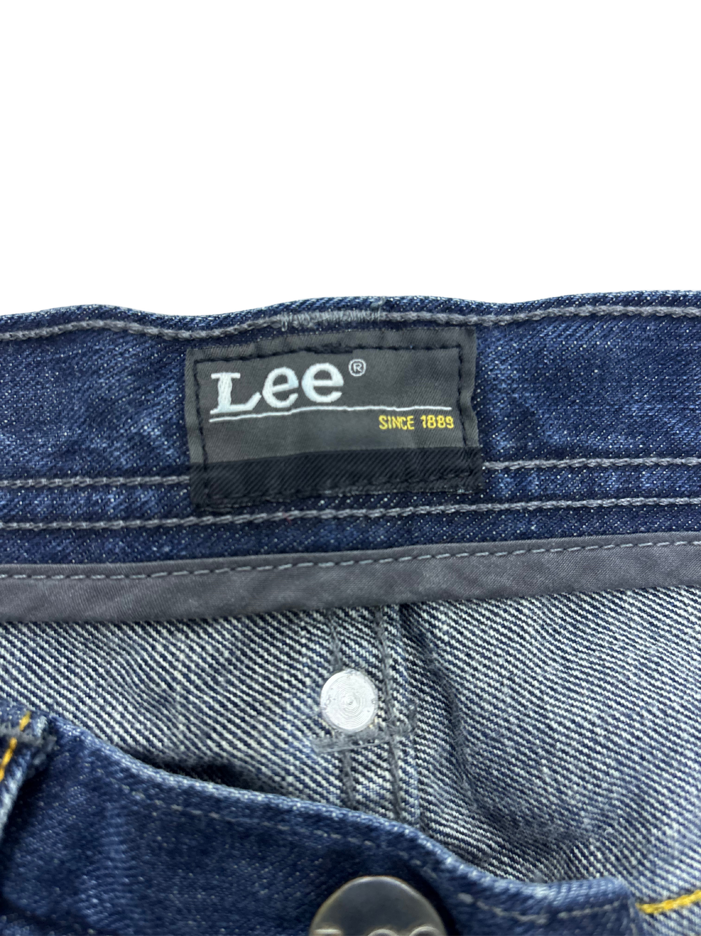 Lee Mid-Rise Denim Shorts – Faded Blue - M | Waist: 31