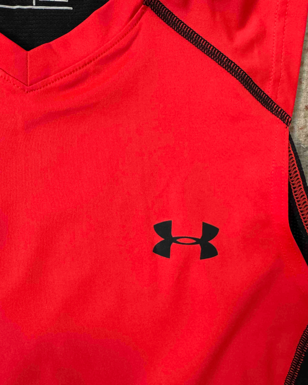 Under Armour HeatGear Fitted Red & Black Sleeveless Training Top - XS