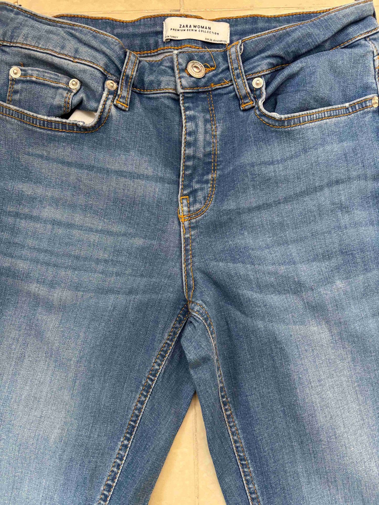 Zara Woman Premium Denim Flared Blue Jeans - XS | Waist: 26"