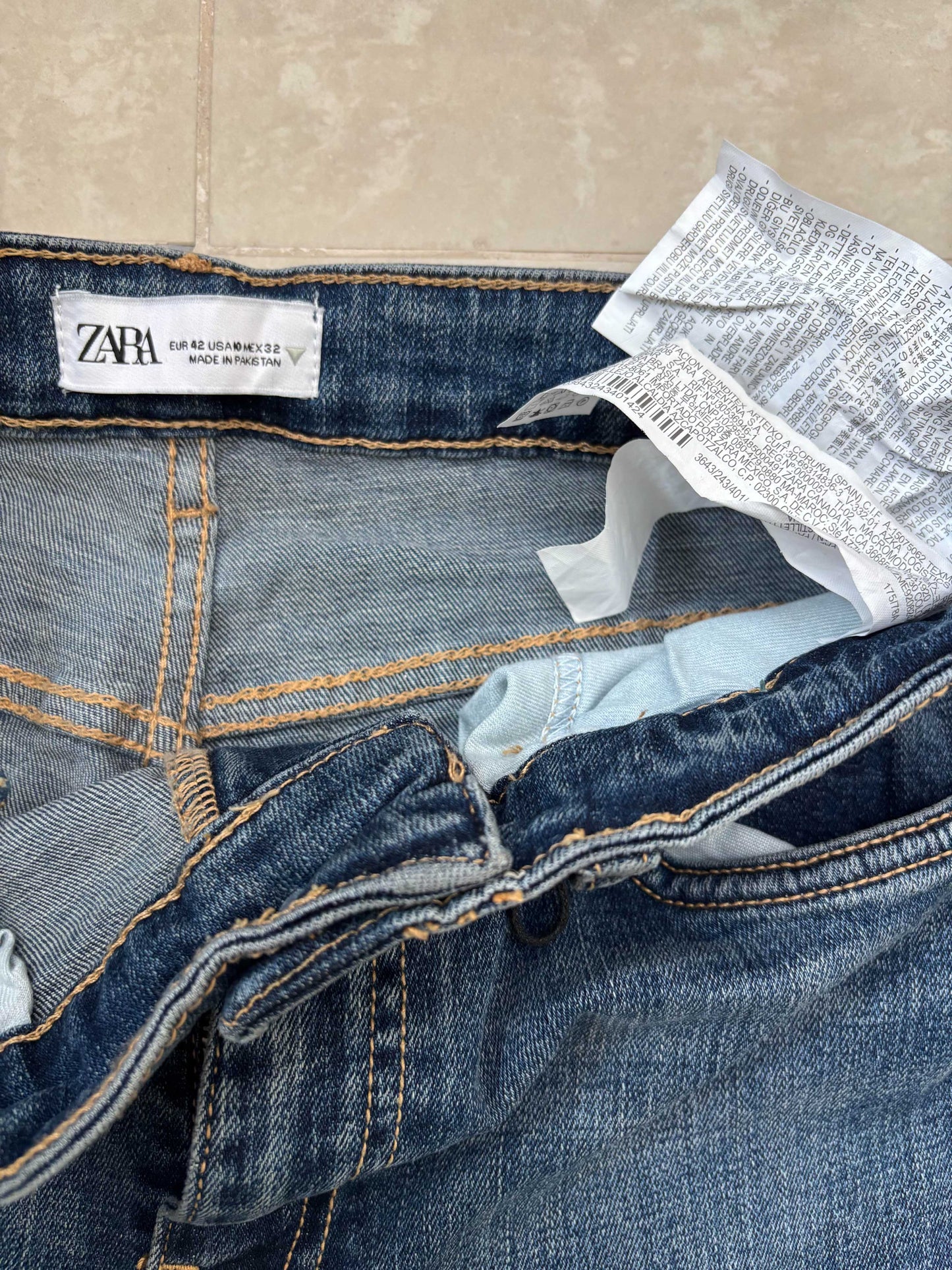 Zara Flared Denim Blue Jeans - L | Waist: 32"