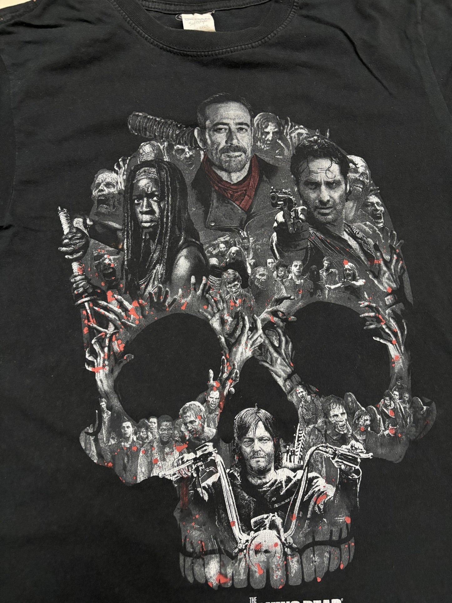 Gildan AMC The Walking Dead Skull Montage 2016 Graphic T-Shirt - S