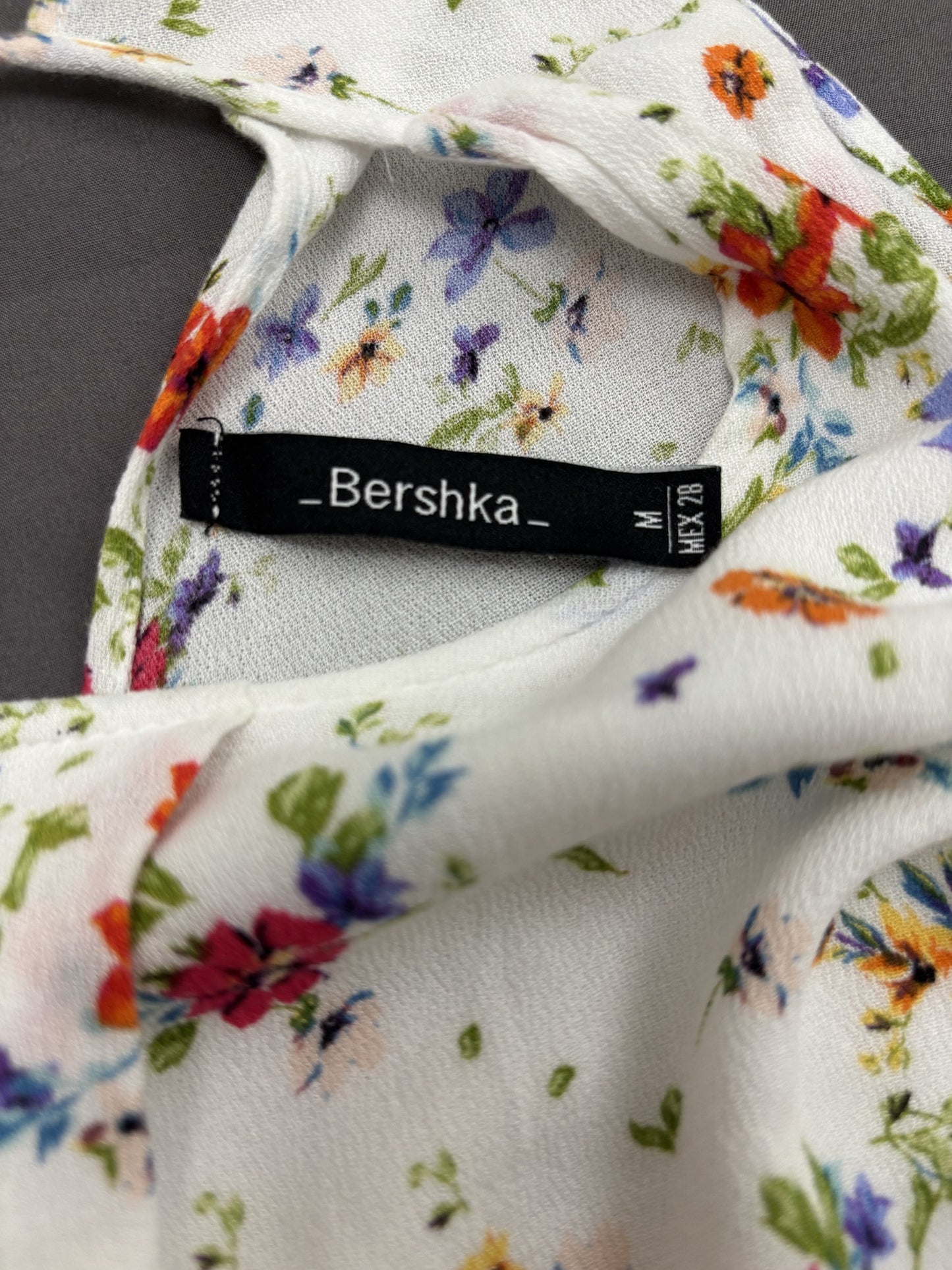 Bershka White Multicolor Floral Sleeveless Chiffon Top - XS