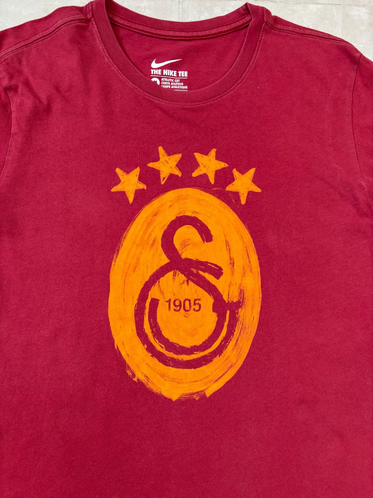 Nike Galatasaray S.K. 1905 Turkey Football Crest Maroon Graphic T-Shirt - M