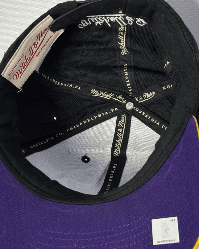 Mitchell & Ness NBA Black & Gold “Los Angeles Lakers” Snapback Cap
