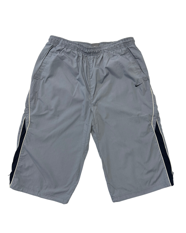 Nike Gray Mesh-Lined Athletic Training Shorts - L | Waist: 32"