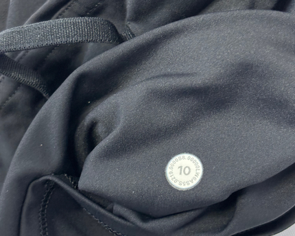 Lululemon Black Cropped Athletic Leggings with Side Pockets