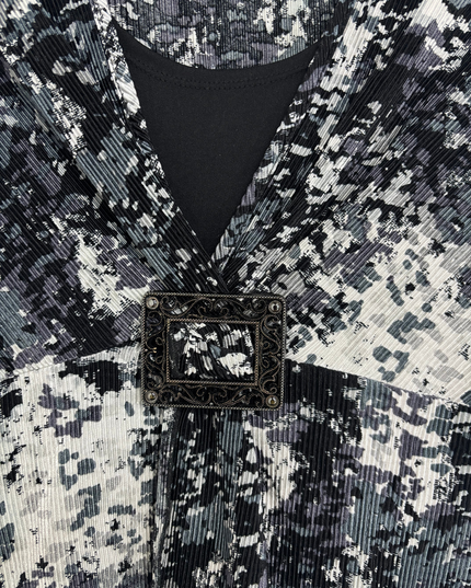 Reitmans Petites Abstract Black & Grey Pleated Buckle Detail V-Neck Top - S