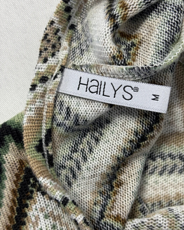 Hailys Soft Green Diverse Zigzag V-Neck Top