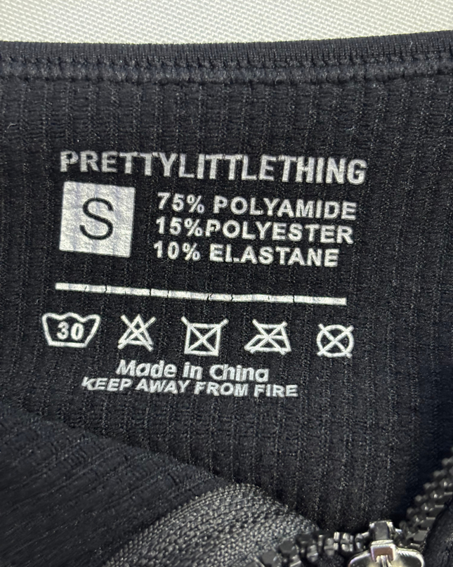 PrettyLittleThing Black Ribbed Zip-Up Long Sleeve Crop Top