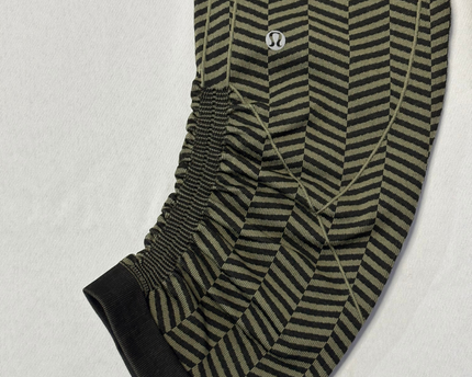 Lululemon Green and Black Chevron Cropped Ruched Leggings