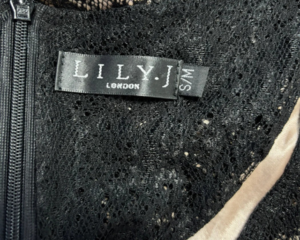 LILY.J Elegant Black Lace Sleeveless Mini Dress with Tulle Hem