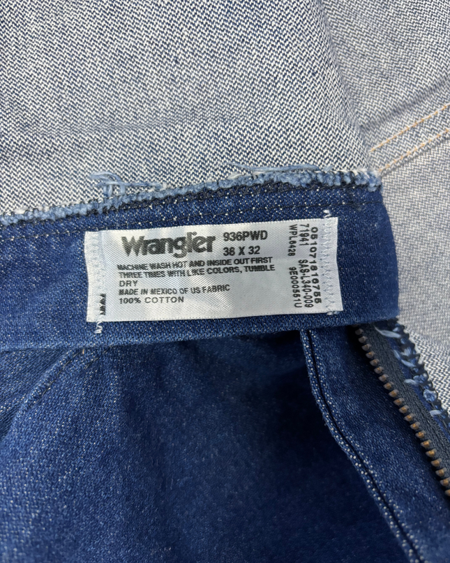 Wrangler Blue Straight Leg Men's Jeans