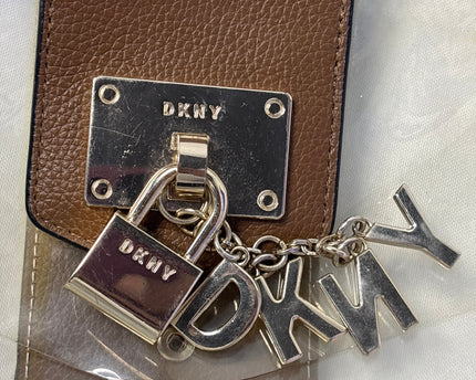 BG-00318-HB-3PDL4002-brand_tag