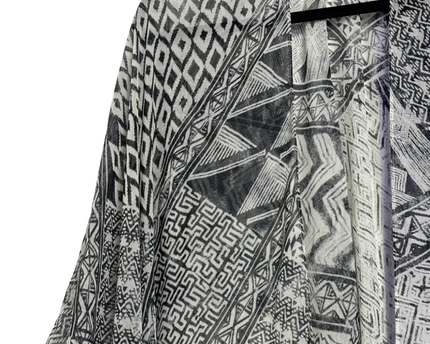 BCBGMAXAZRIA White/Black Geometric Print Sheer Kimono Shrug