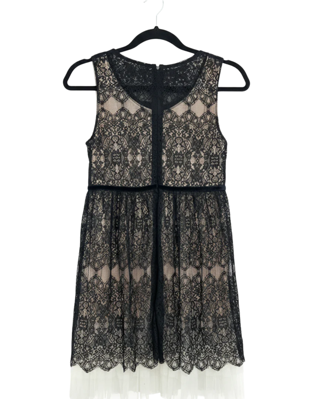 LILY.J Elegant Black Lace Sleeveless Mini Dress with Tulle Hem