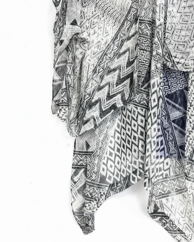BCBGMAXAZRIA White/Black Geometric Print Sheer Kimono Shrug