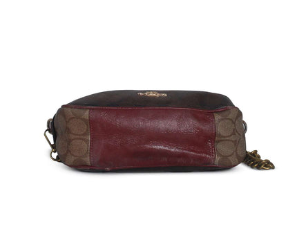 Coach Isla Chain in Signature Canvas Crossbody Bag