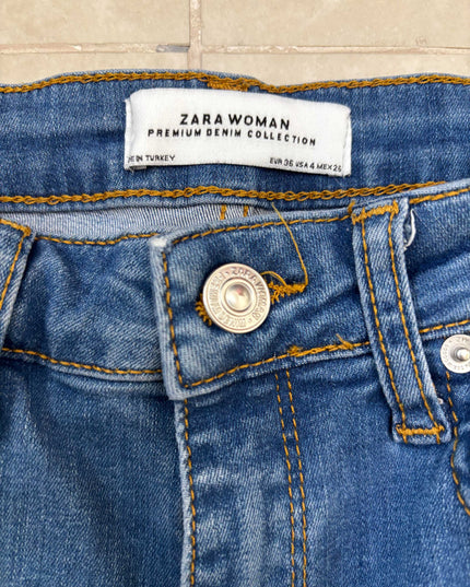Zara Woman Premium Denim Flared Blue Jeans - XS | Waist: 26"