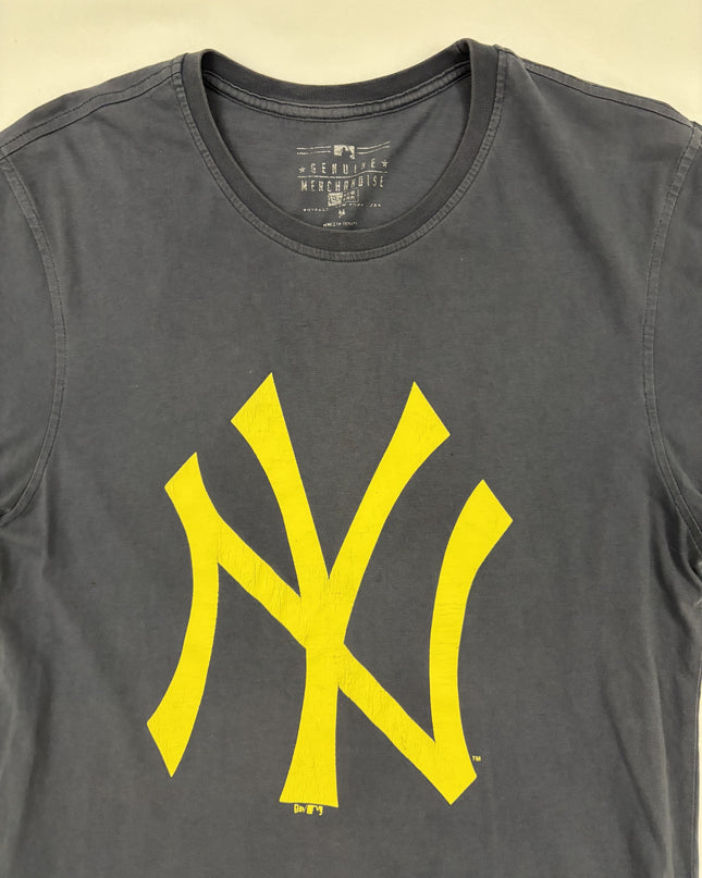 New Era MLB New York Yankees Yellow Logo Black T-Shirt - S