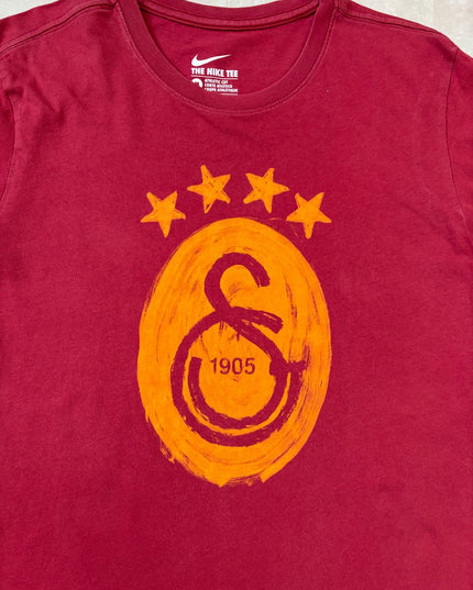 Nike Galatasaray S.K. 1905 Turkey Football Crest Maroon Graphic T-Shirt - M