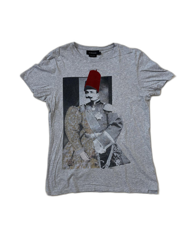 Les Benjamins Grey Sultan Graphic with Red Fez T-Shirt - S