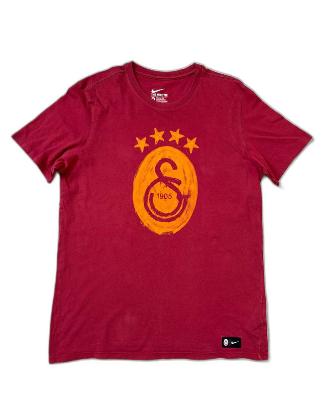 Nike Galatasaray S.K. 1905 Turkey Football Crest Maroon Graphic T-Shirt - M